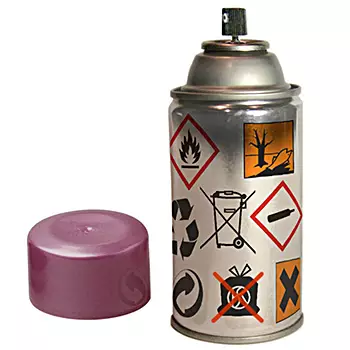 Sprühdose mit Recycling-Logos und Gefahrensymbole